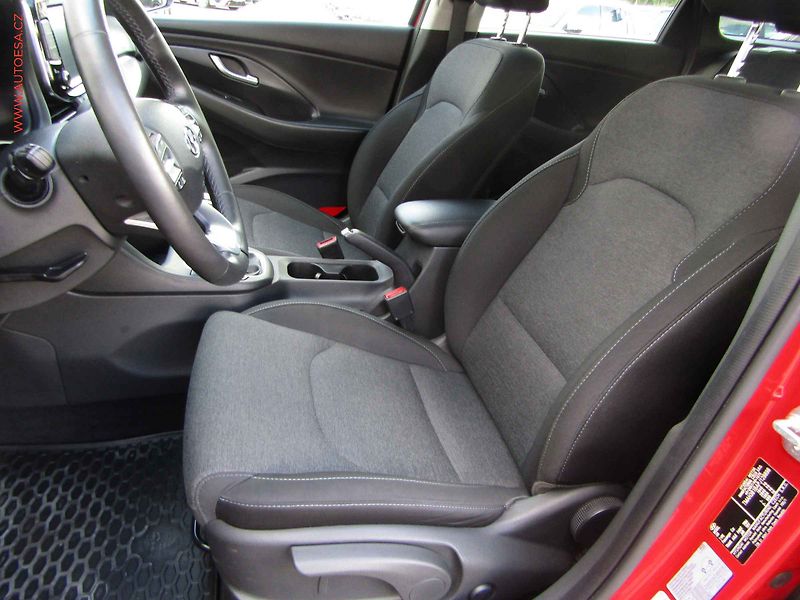 Hyundai i30 (2023) 1.0 T-GDi, ČR, Smart, LED - fotka 9 z 21