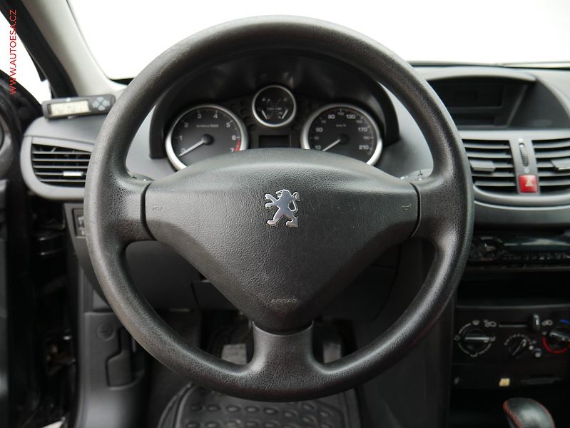 Peugeot 207 (2007) 1.4i, ČR - fotka 14 z 15