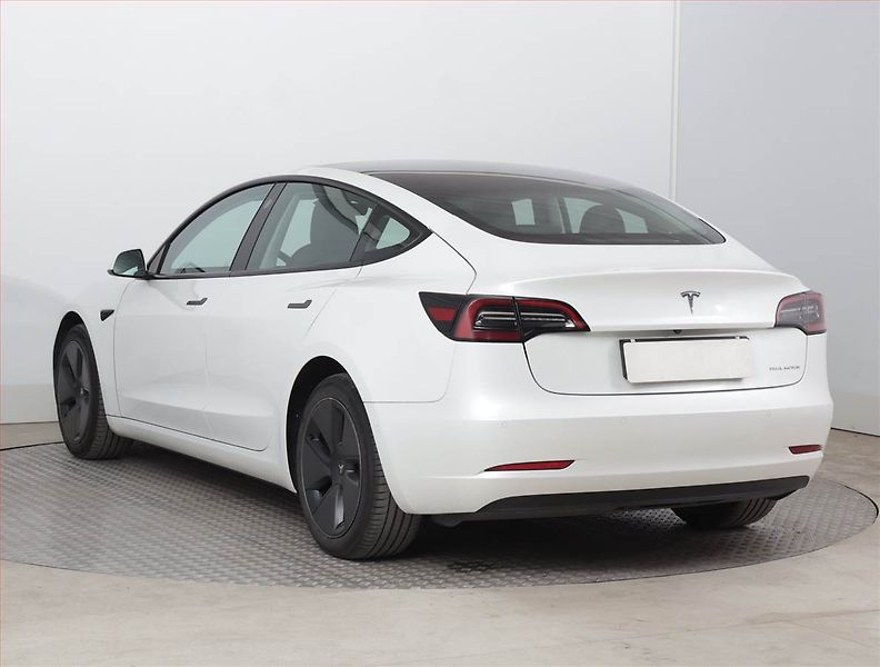 Tesla Model 3 (2022) Long Range 4WD 79kWh, SoH 91% - fotka 4 z 23