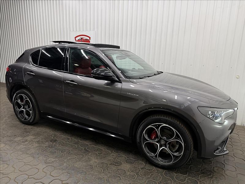 Alfa Romeo Stelvio VELOCE 206kW Q4 H&K PANO LED - fotka 11 z 42