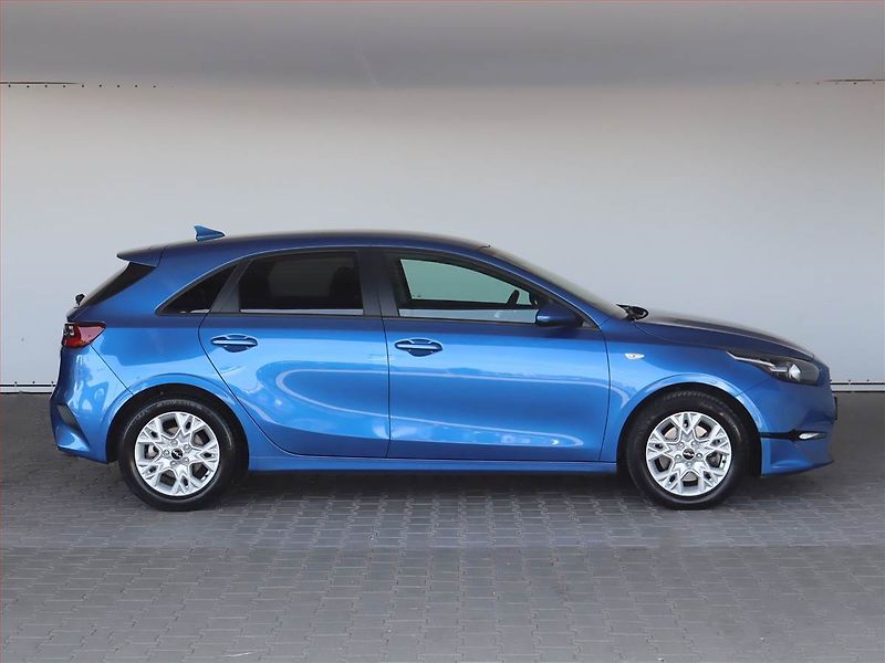 Kia Ceed (2022) Silver 1.5 T-GDI, Serv.kniha - fotka 6 z 20