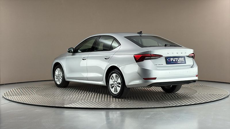 Škoda Octavia 2.0 TDI DSG Ambition - fotka 2 z 24
