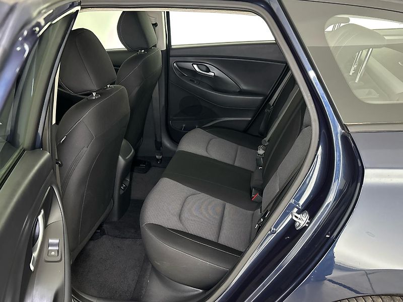 Hyundai i30 Smart DCT - fotka 8 z 27