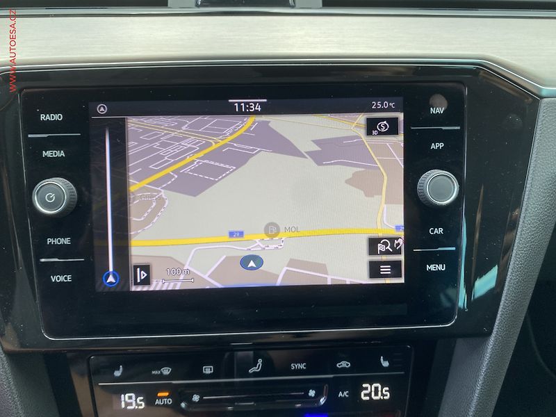 Volkswagen Passat (2020) 2.0 TDi, Elegance, DSG, LED - fotka 17 z 19