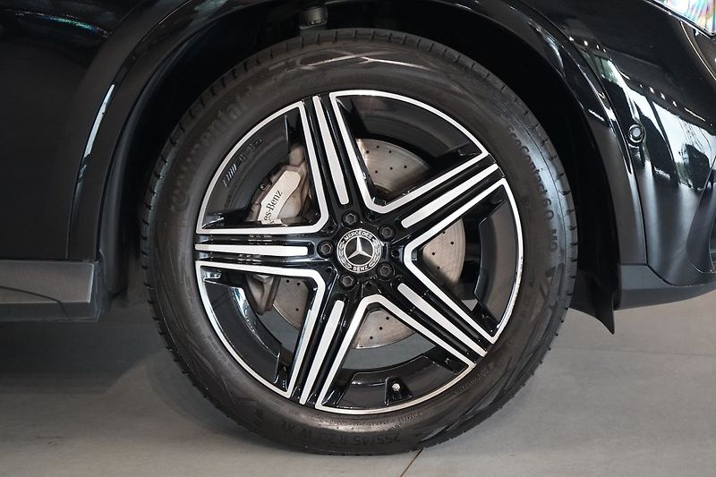 Mercedes-Benz GLC 220d Kupé 4M AMG, Masáž, 360° - fotka 7 z 50