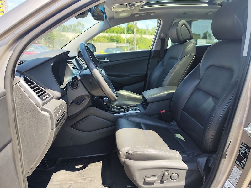 Hyundai Tucson 2.0 CRDi/136kW Premium AT 4x4 - fotka 17 z 37
