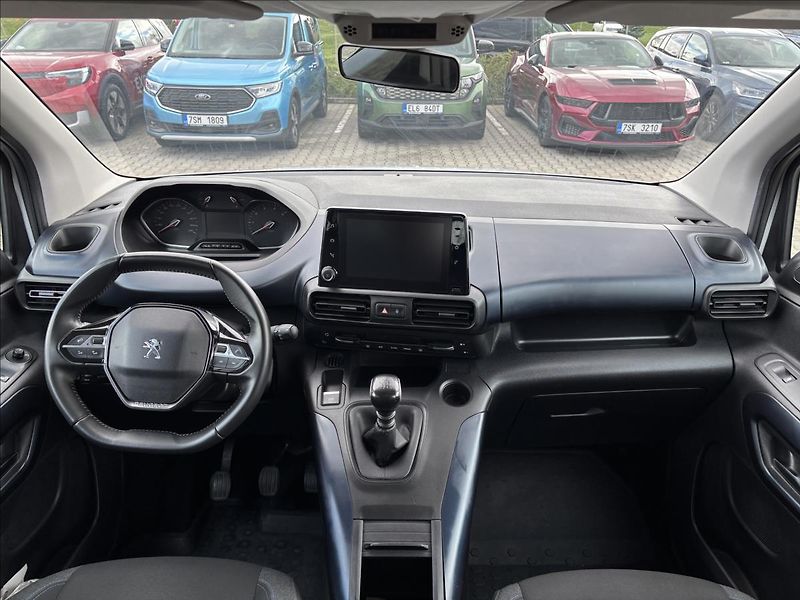 Peugeot Rifter 1,5 Bluehdi 75kW Allure - fotka 21 z 39