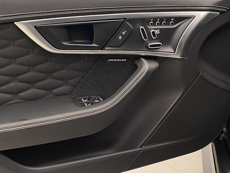 Jaguar F-Type SVR 5.0 423kW AWD CZ REZERVACE - fotka 26 z 42