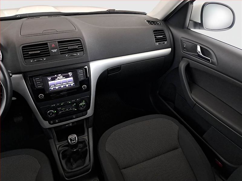 Škoda Yeti (2015) 2.0 TDI, 4X4, Tempomat - fotka 8 z 16