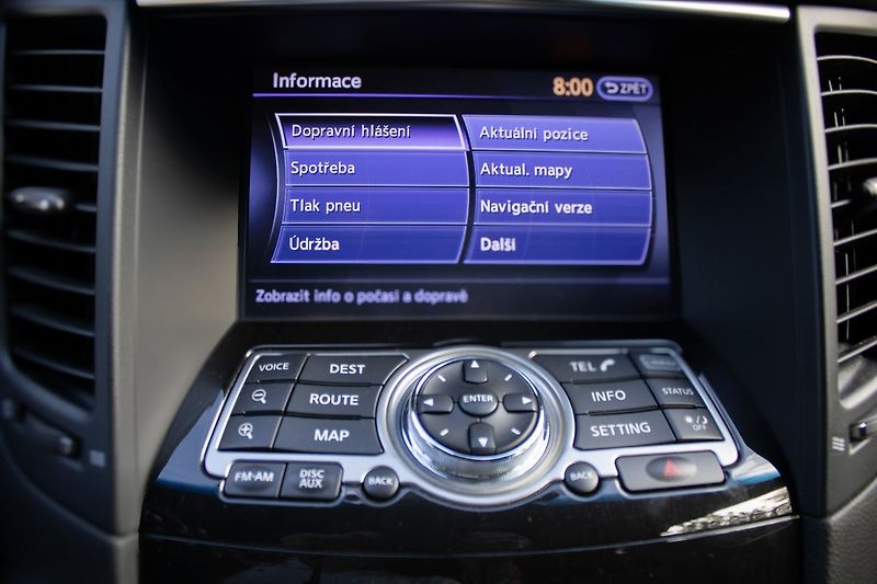 Infiniti QX70 Verze S, servisované, DVB-T - fotka 27 z 53