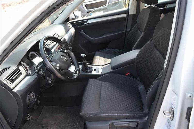 Škoda Superb (2021) 2,0 TDI AMBITION - fotka 14 z 18