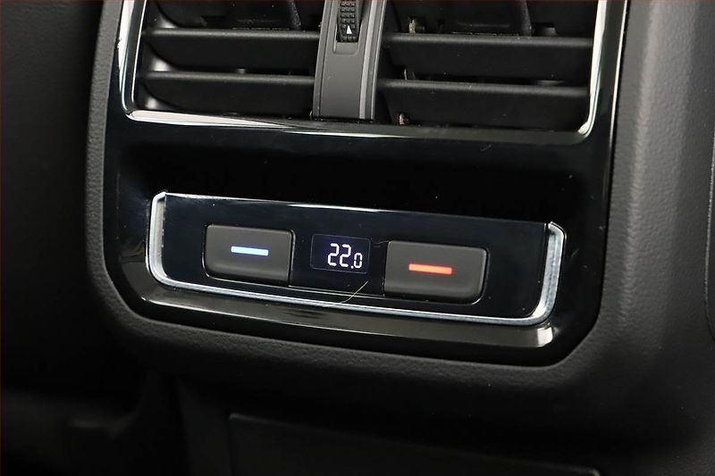Volkswagen Passat (2019) 1.5 TSI, Automat, Kůže, Navi - fotka 17 z 19