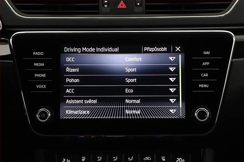 Škoda Superb (2023) Laurin&Klement 1.5 TSI - fotka 15 z 20