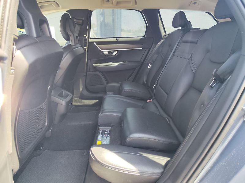 Volvo V90 D4 2.0/140kW Cross Country Mom - fotka 12 z 33