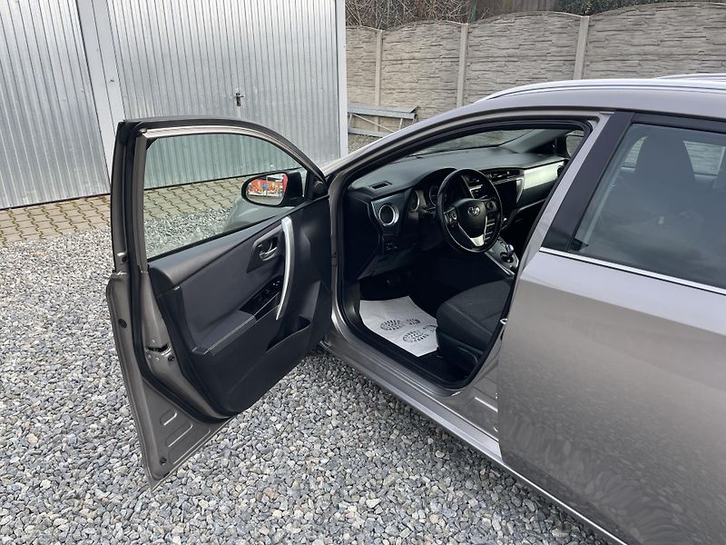 Toyota Auris 1.8i 16v HYBRID AUT NAVI CAM!! - fotka 75 z 166
