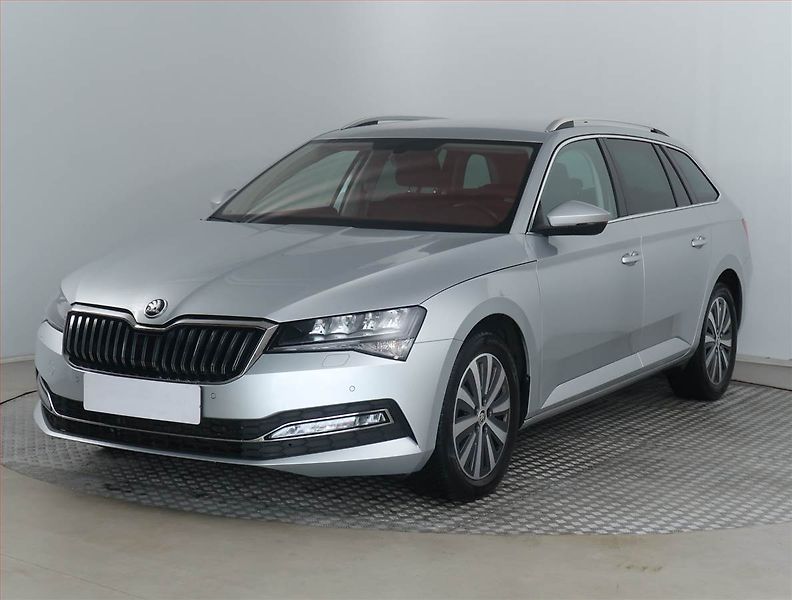Škoda Superb (2023) 2.0 TDI - fotka 2 z 20