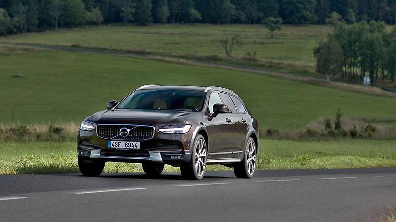 Volvo V90 Cross Country.