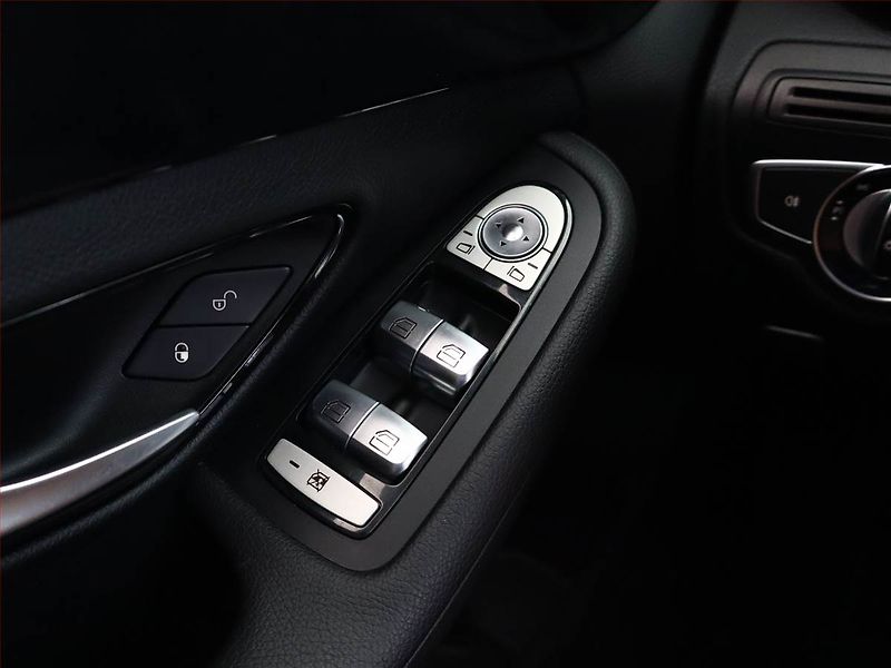 Mercedes-Benz Třídy C (2015) AMG Style C 300 h, Automat - fotka 18 z 20