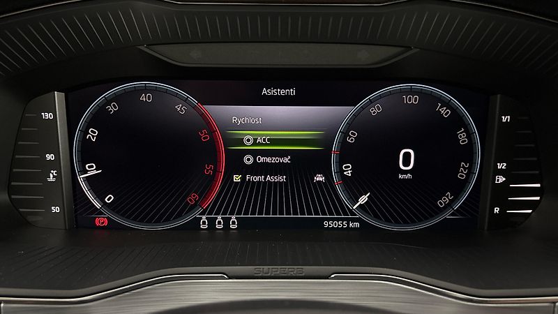 Škoda Superb 2.0 TDI Ambition Combi - fotka 10 z 24