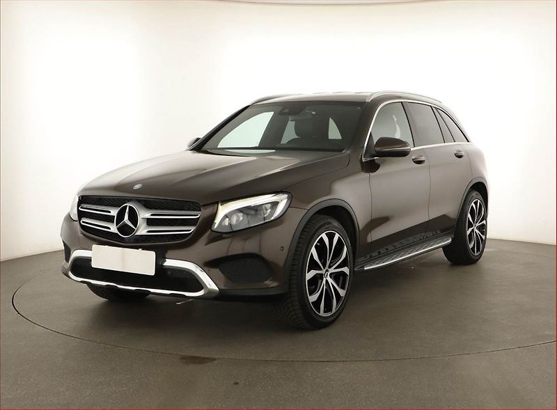 Mercedes-Benz GLC (2015) 220 d 4MATIC, 4X4 - fotka 2 z 20