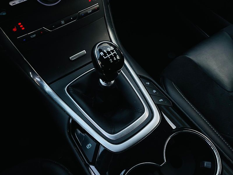 Ford Galaxy 2.0TDCi MANUÁL 7MÍST VÝHŘEV - fotka 45 z 57