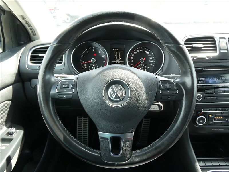 Volkswagen Golf 1,4 TSi 90kW STYLE - fotka 29 z 43