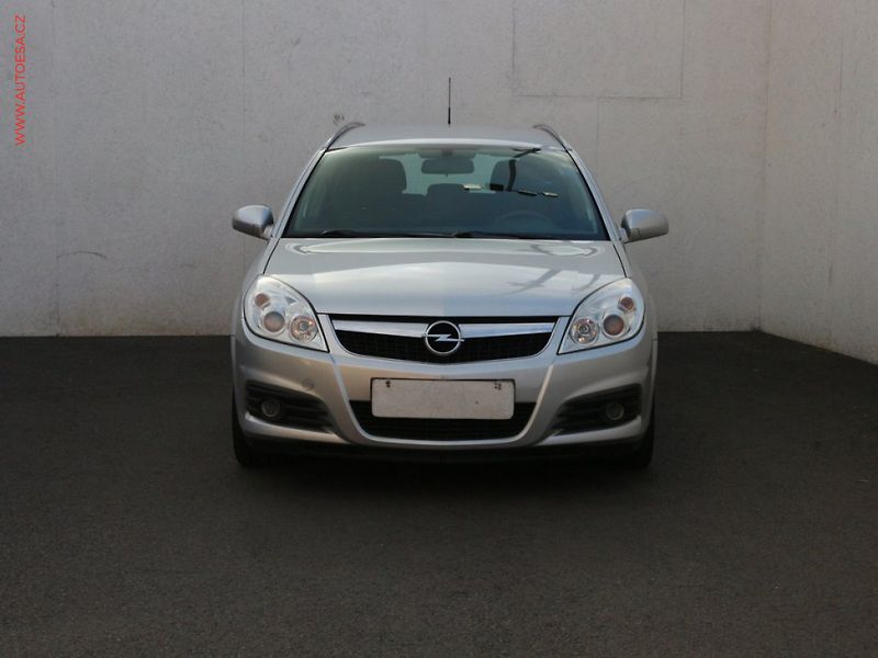 Opel Vectra (2006) 1.9 CDTI, ČR, bixen, autoAC - fotka 2 z 3