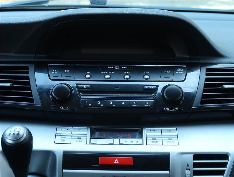 Honda FR-V (2005) 1.7, 6 míst, ČR,1.maj - fotka 12 z 15