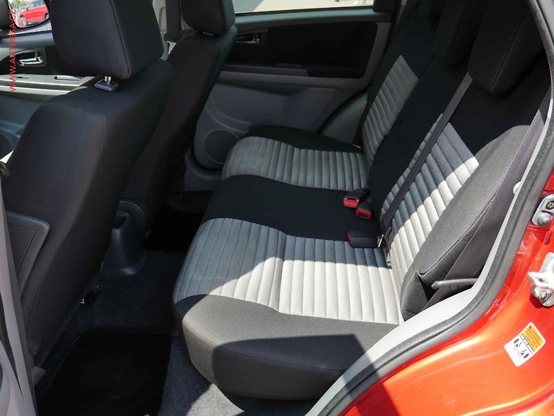 Suzuki SX4 (2010) 1.6 VVT 4x4, ČR, GLX, +kola - fotka 10 z 18