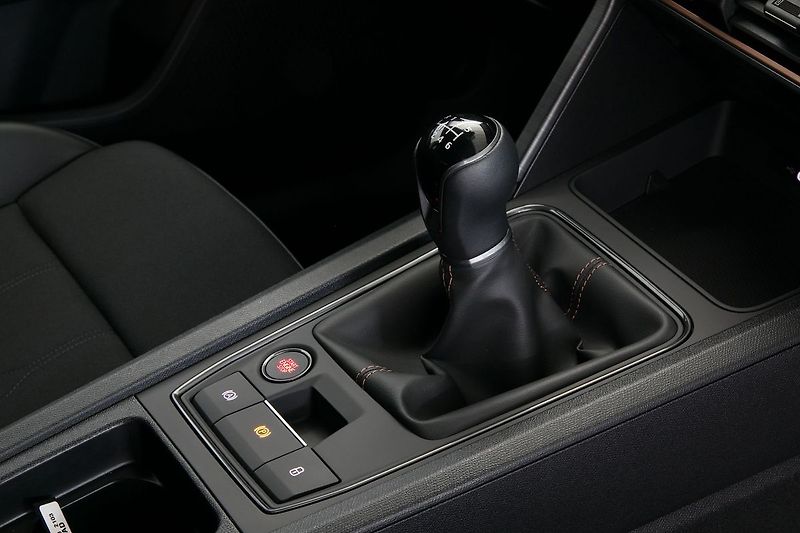 Cupra Formentor 1.5TSI 110kW LED Kamera ZÁRUKA - fotka 21 z 33