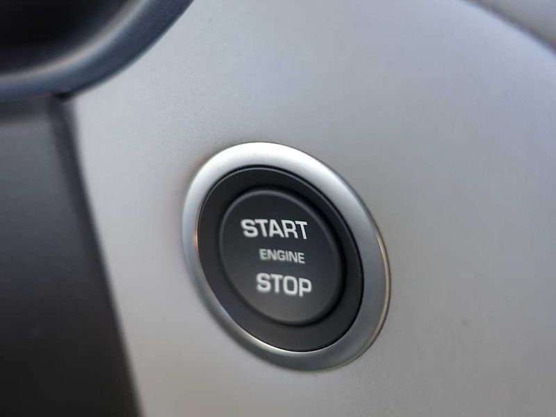 Land Rover Range Rover Velar 3,0  Dynamic SE D300 - fotka 24 z 38