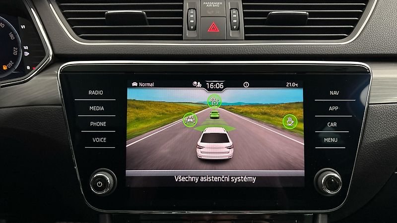 Škoda Superb 2.0 TDI DSG 4x4 Style Combi - fotka 26 z 30