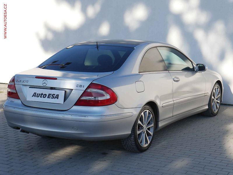 Mercedes-Benz CLK (2005) 2.7CDi, AC, kůže - fotka 4 z 18