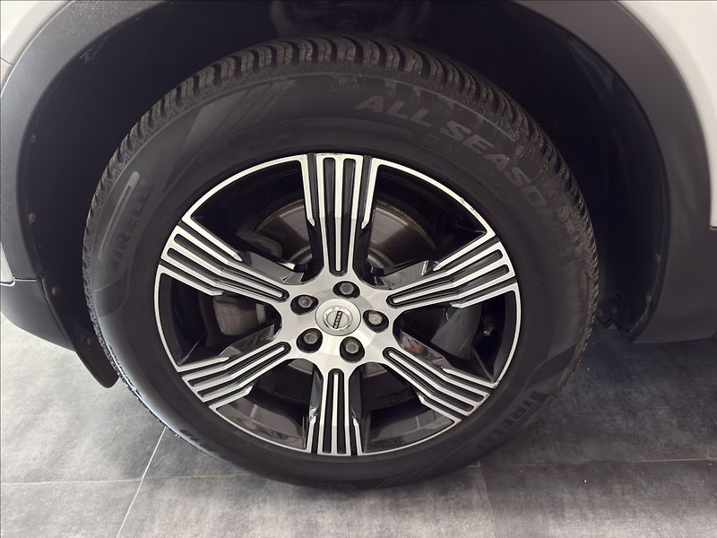 Volvo XC40 2,0   D4 INSCRIPTION ZÁRUKA 28 - fotka 36 z 46