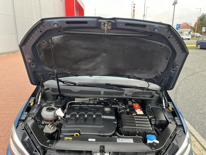 Volkswagen Touran 1.6 TDi 85 kW Full Led 7 Míst - fotka 33 z 36