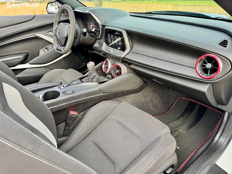 Chevrolet Camaro (2018) SS 6,2l V8, Manual, Cabrio - fotka 12 z 17