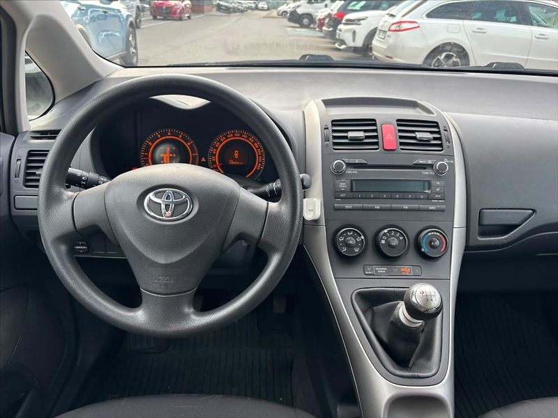 Toyota Auris 1,3 VVT-i  CZ alu kola - fotka 9 z 17