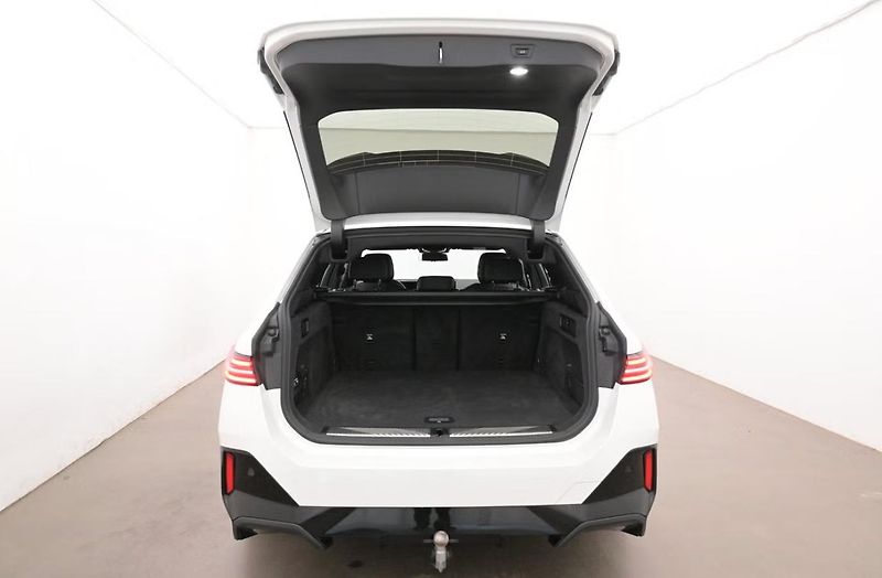 BMW i5 eDrive40 Touring M SoH 96% Kam - fotka 19 z 26