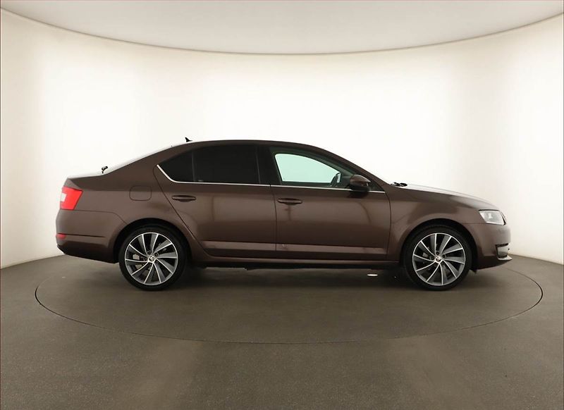 Škoda Octavia (2016) 1.2 TSI, Bi-Xenony, Tempomat - fotka 6 z 14