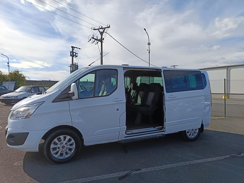 Ford Tourneo Custom (2013) - fotka 9 z 40