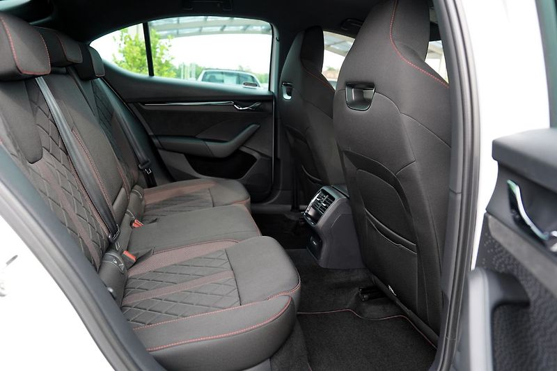 Škoda Octavia RS 2.0 TDI 4x4/147kW/DSG/ČR - fotka 31 z 45