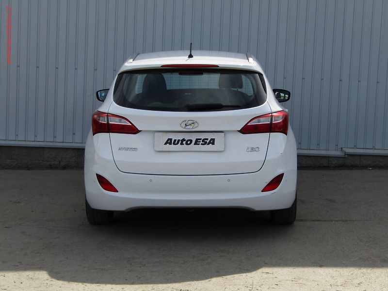 Hyundai i30 (2017) 1.6 GDi, ČR, AC, tempo, park - fotka 5 z 17