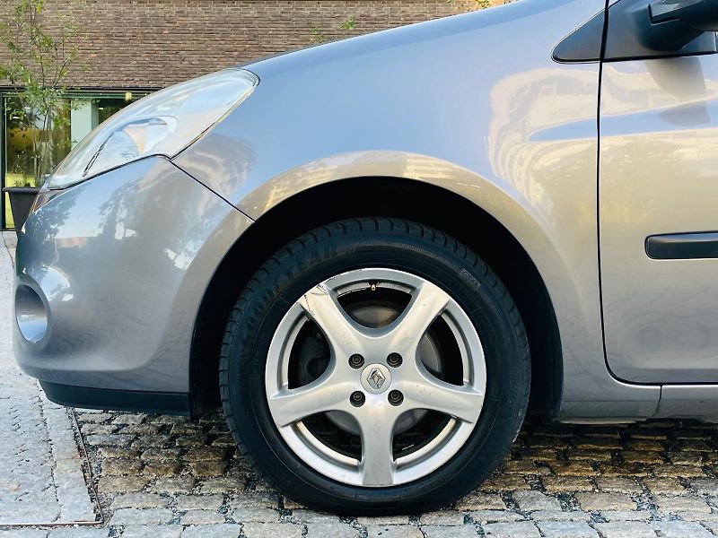 Renault Clio 1.2i 55KW MANUÁL 1MAJITEL  - fotka 42 z 42