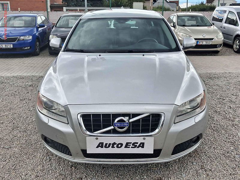 Volvo V70 (2010) 2.0d, AT, xenon, kůže - fotka 2 z 20