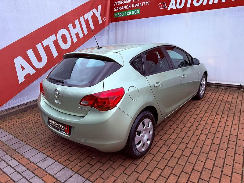 Opel Astra 1.4 EcoTec Design Edition - fotka 6 z 20