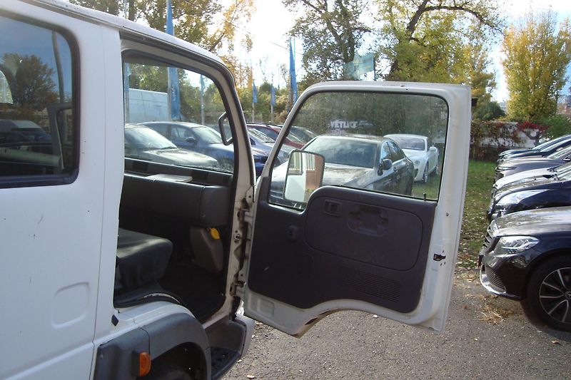 Nissan Cabstar (2003) 3.0TDi,88Kw,6-míst,STK+ME 9/28 - fotka 35 z 53