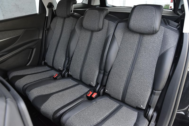 Peugeot 5008 2.0 HDi,7MÍST,LED,NAVI,KAMERA - fotka 37 z 50
