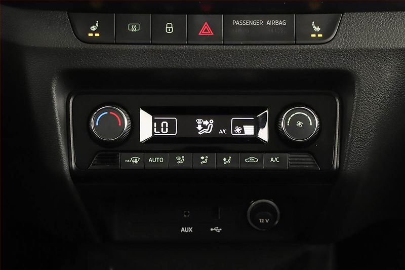 Škoda Fabia (2017) 1.0 TSI, Navi, Tempomat - fotka 15 z 18
