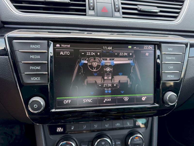 Škoda Superb (2016) 2.0 TSI 206kW L&K DSG 4x4 - fotka 21 z 35