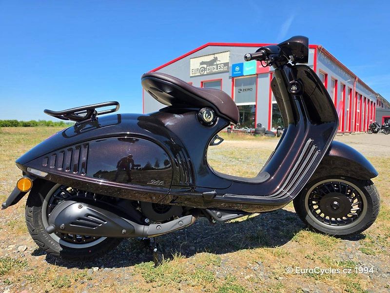 Vespa 946 (2026) 946 Horse - fotka 8 z 17